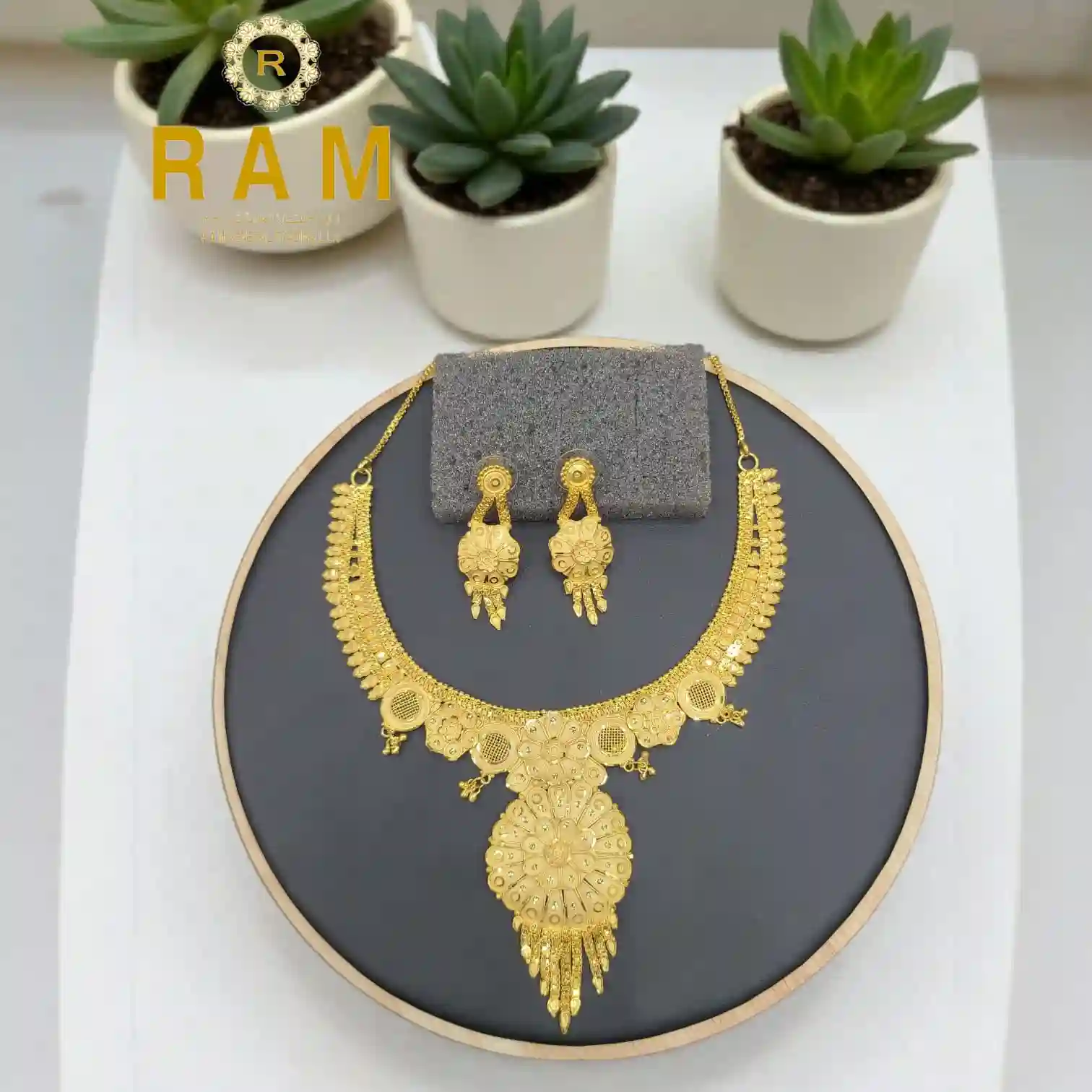 GOLD PLATTED NECKLESS