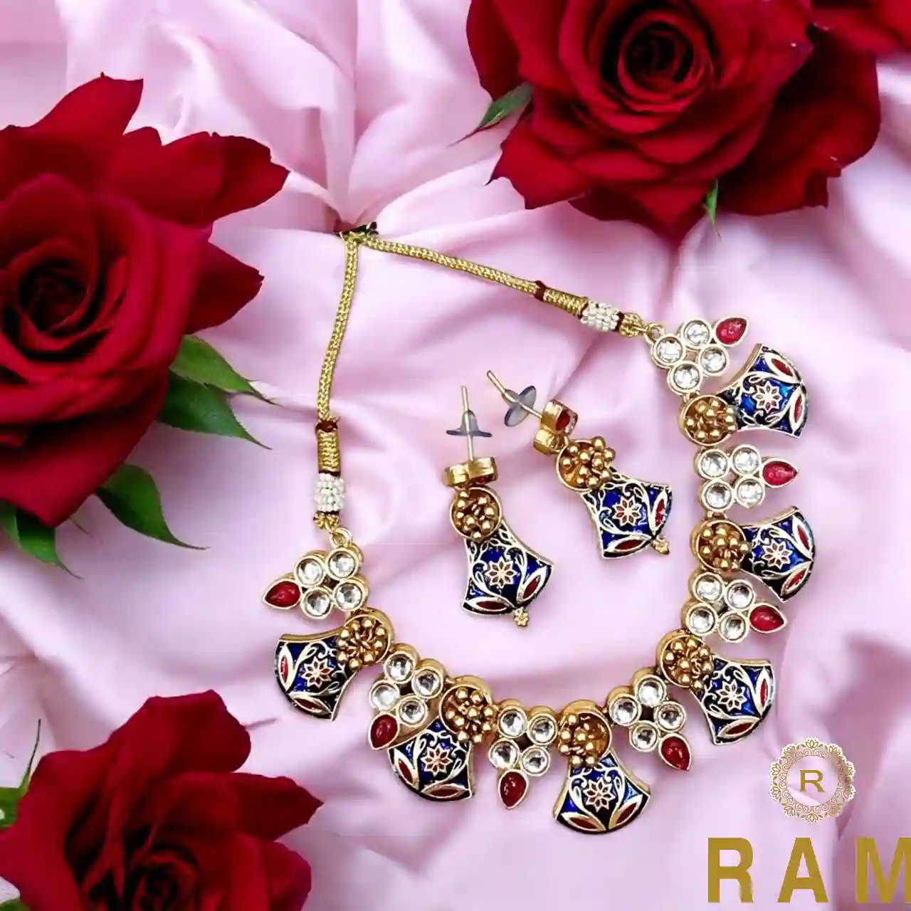 BRASS SHORT NECKLESS