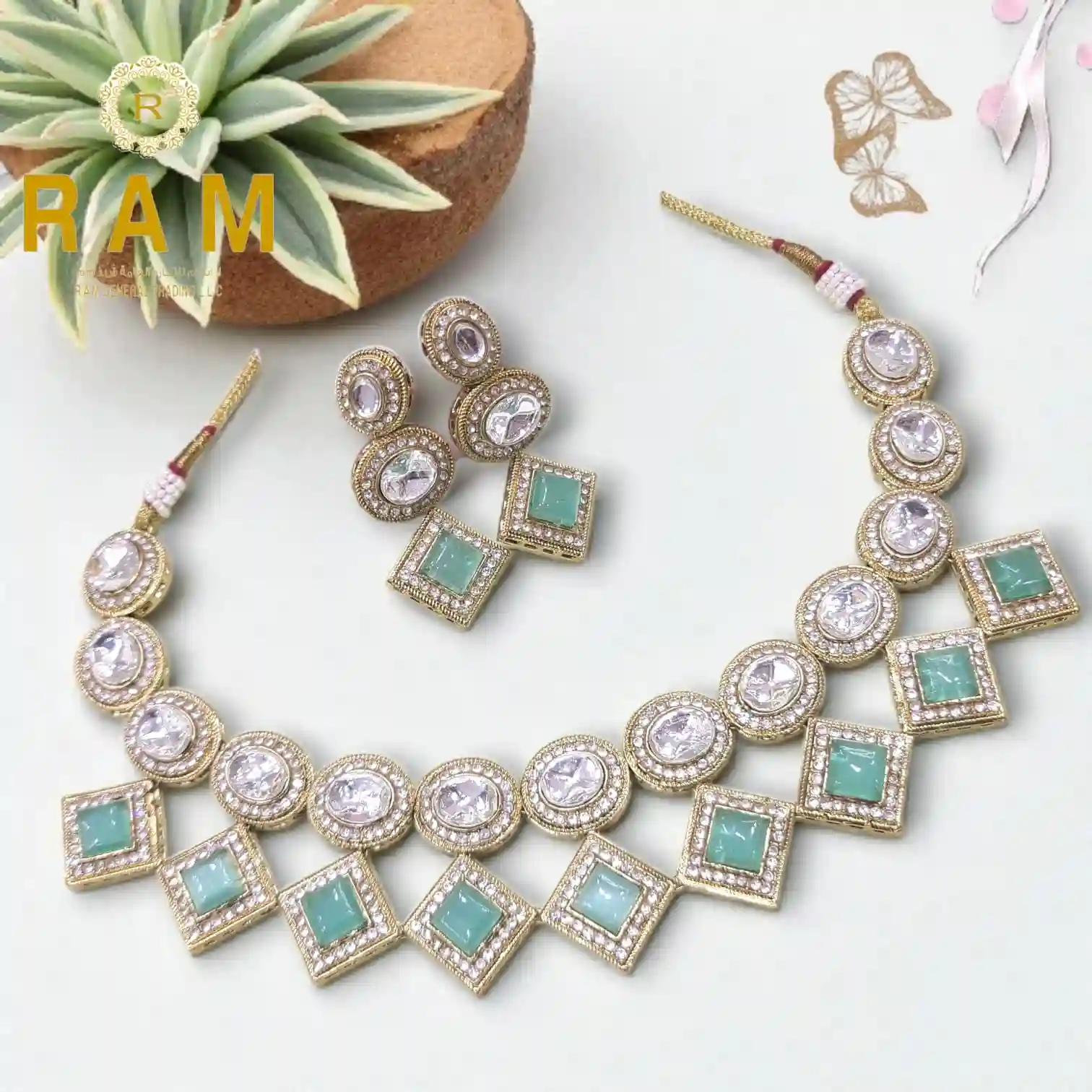 BRASS SHORT NECKLESS